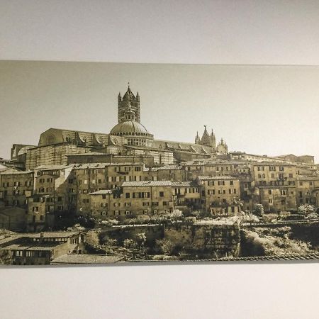 Casa Vittoria - A Pochi Passi Da Porta Romana Apartment Siena Bagian luar foto