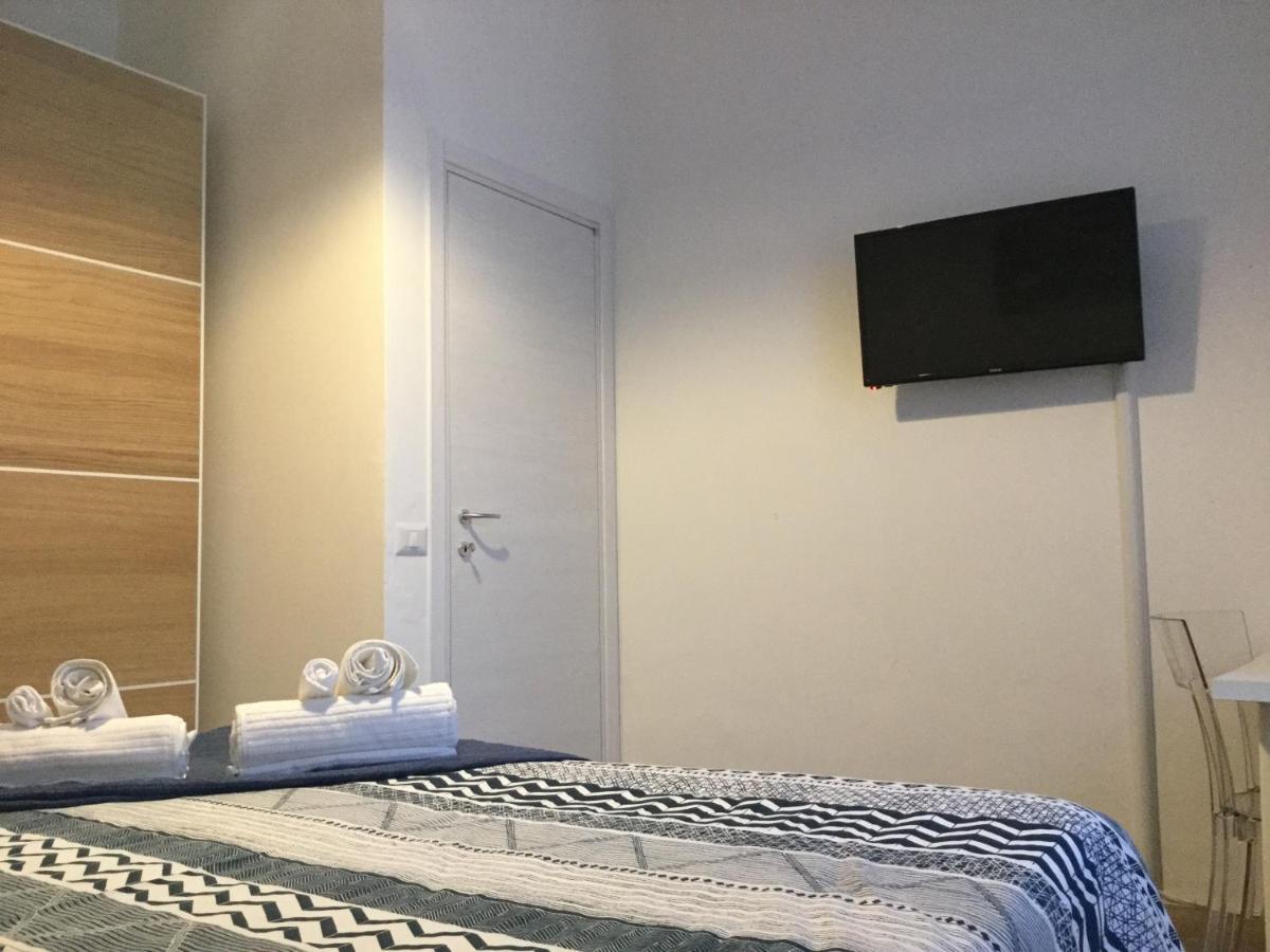 Casa Vittoria - A Pochi Passi Da Porta Romana Apartment Siena Bagian luar foto