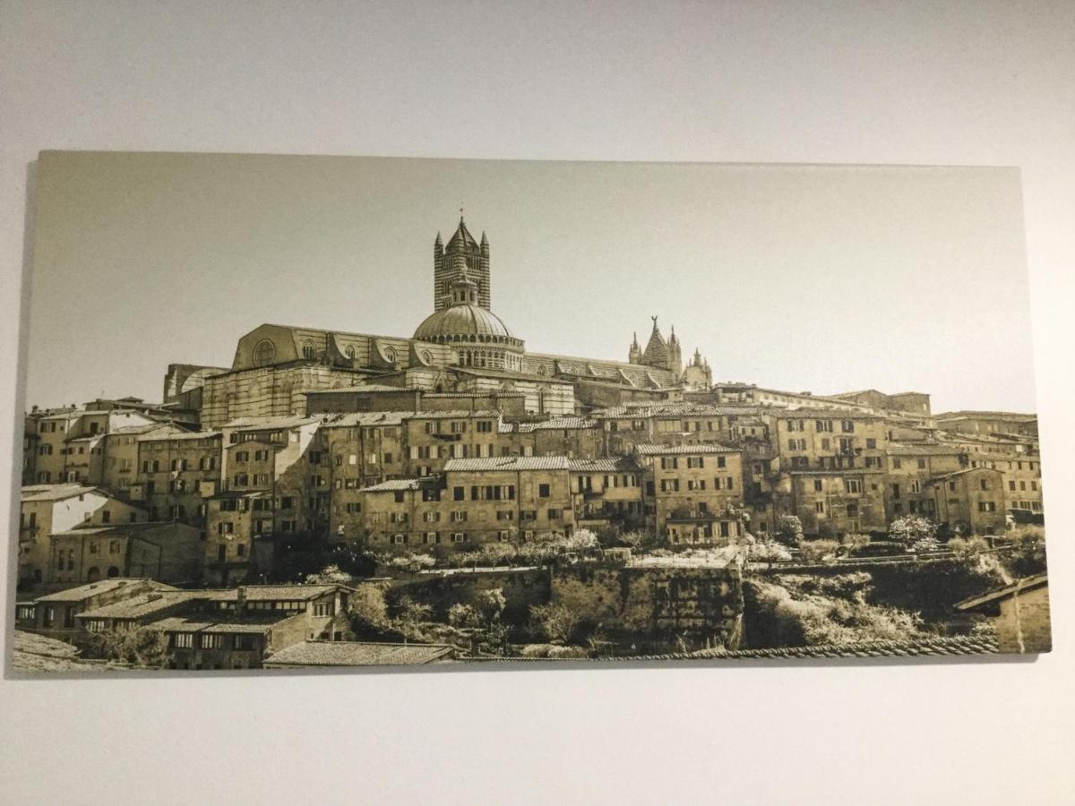 Casa Vittoria - A Pochi Passi Da Porta Romana Apartment Siena Bagian luar foto